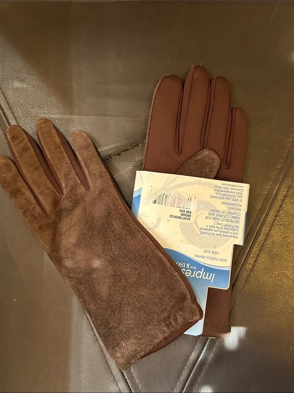 isotoner Women's Brown Stretch Suede Gloves